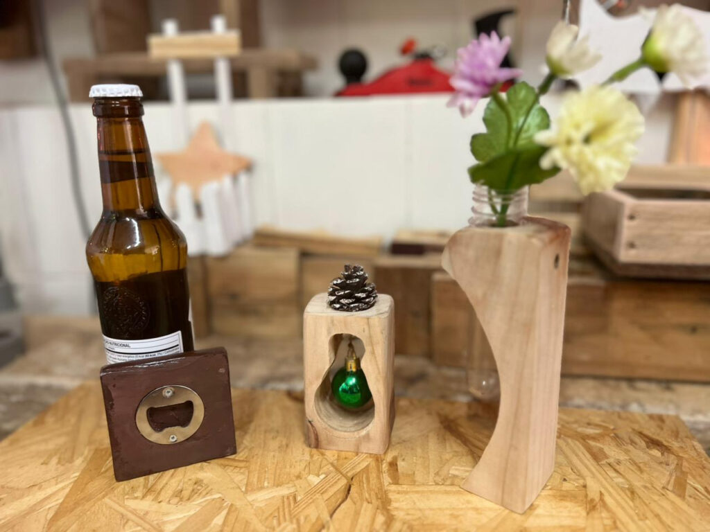 Marcenaria de reaproveitamento, Artesanato com madeira de reuso, Tutoriais de marcenaria criativa, Decoração sustentável feita à mão, DIY madeira de demolição, Marcenaria como terapia, Despertar espiritual através do fazer, Criatividade e transição planetária, Paz e alegria no trabalho manual, Criação consciente, Feito a Elis, Elisângela da Silva marcenaria, Marcenaria com alma